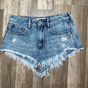 Bullhead Denim Co. High-Rise Distressed
Frayed Hem Jean Shorts Size 27